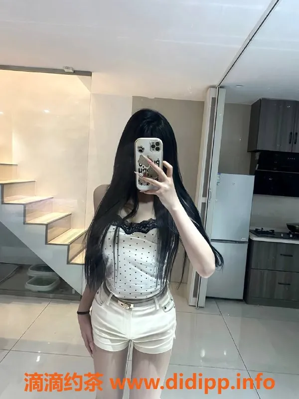 郑州楼凤-二七区小白：19岁嫩妹，168cm C罩杯陪浴优惠