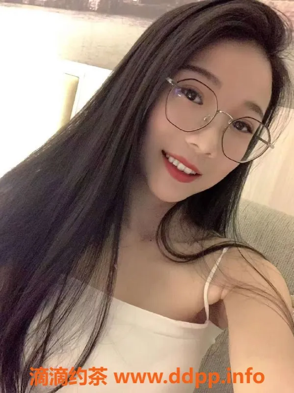 广州楼凤-天河御姐诗诗，6P大胸服务等你来体验！