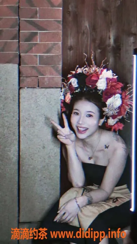 广州楼凤-天河御姐诗诗，6P大胸服务等你来体验！