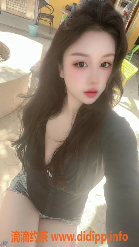 东莞楼凤-厚街御姐沈娜娜，36F真胸身材诱人