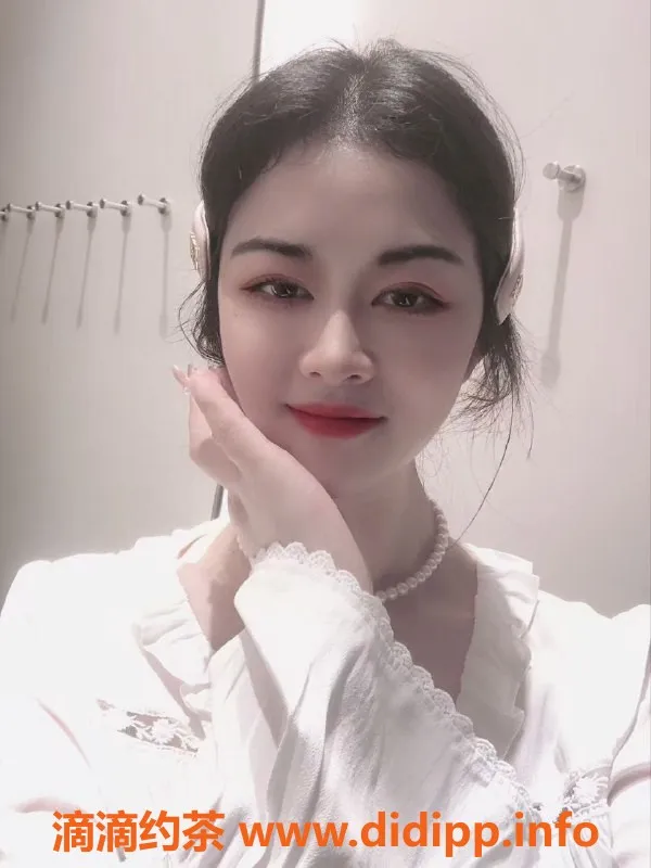 广州楼凤-金沙洲彤彤，舌吻御姐，700元起