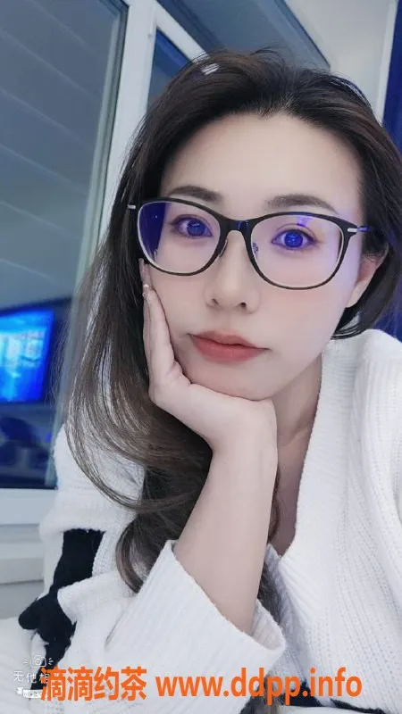 成都楼凤资源信息,华尔兹广场风儿，身材火辣D罩杯，价位亲民