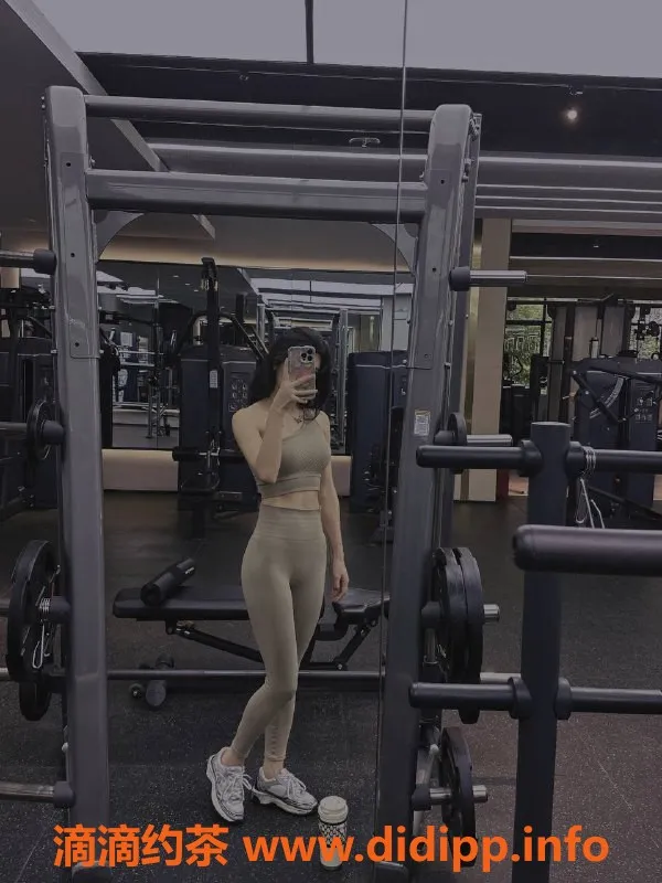 成都spa会所-27岁妃菲，春熙路陪浴推荐，评分8.8分