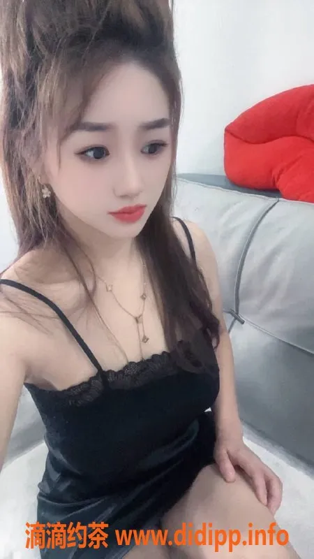 重庆楼凤-22岁露思，身高45kg，火辣D罩杯服务