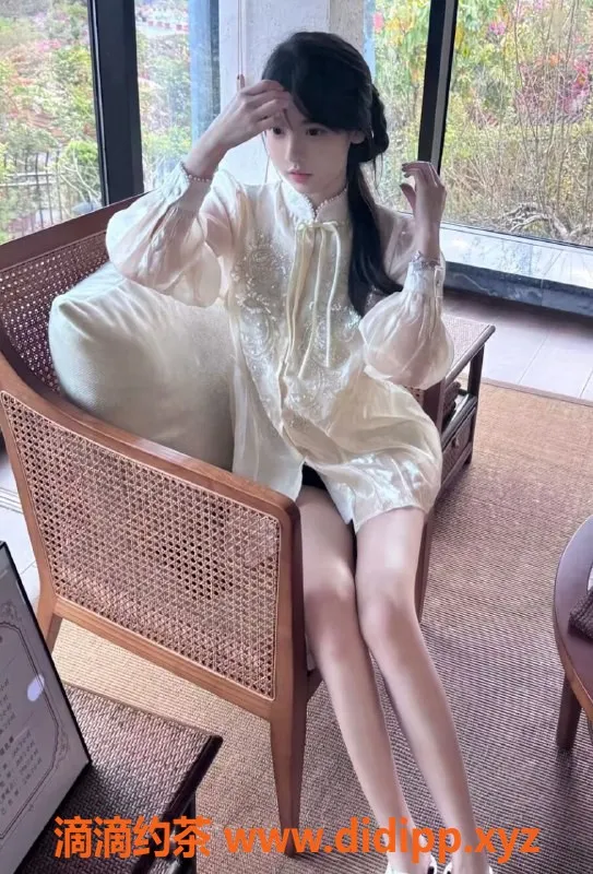 广州楼凤-天河19岁清纯少女知夏，身高160cm，茶水费700起