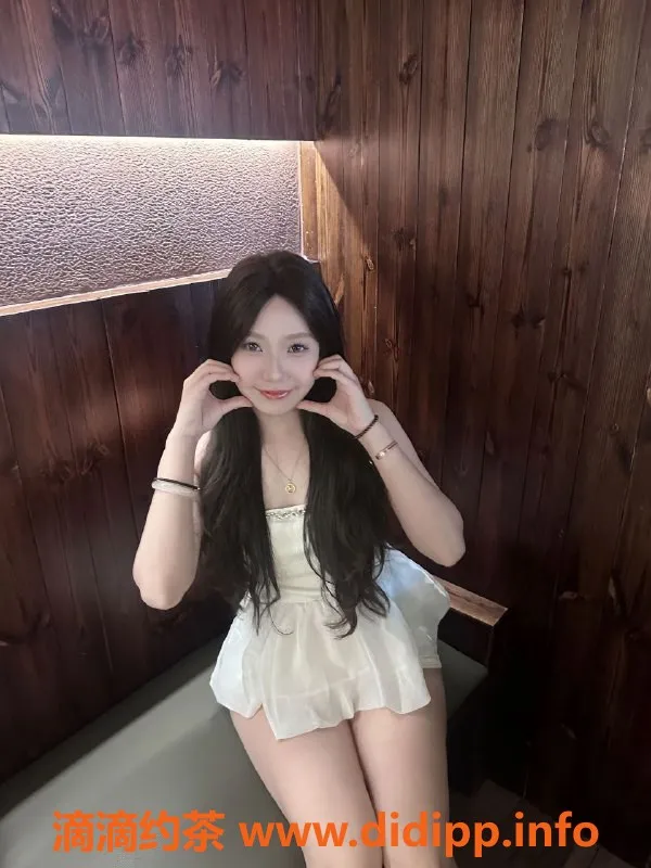 广州楼凤-天河御姐白露，身材火辣，7P夜课可约