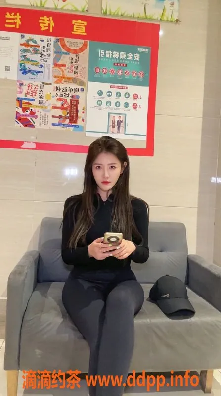 重庆楼凤-嘉欣，身材火辣，服务周到，值得一试！