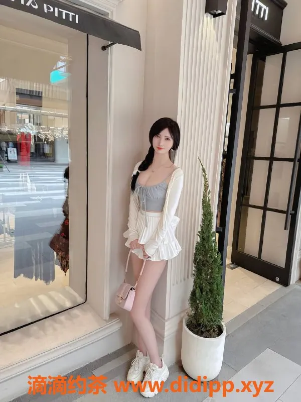 成都楼凤-武侯区淼淼，敏感车价450p，体验不一样的服务！