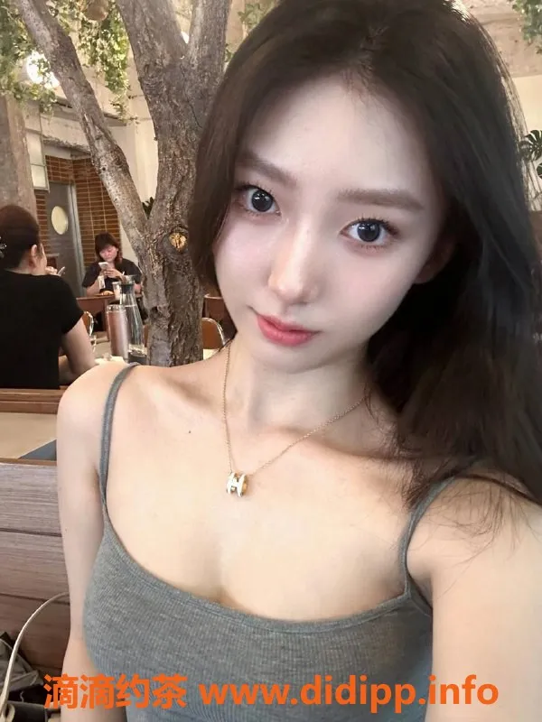 杭州楼凤-滨江区20岁薇薇，165cm C罩杯，1500元全套