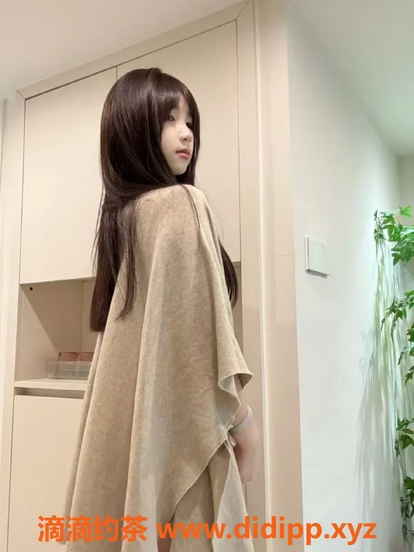 重庆楼凤资源信息,18岁苏萌兼职艺体生，165cm C罩杯倾情服务