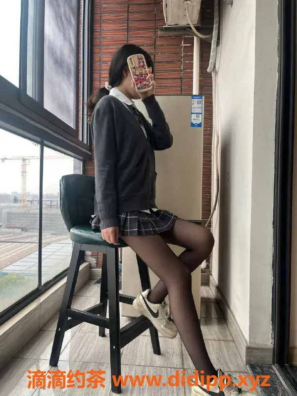 上海楼凤-浦东艺名苒苒，18岁168cm，45kg等你来体验