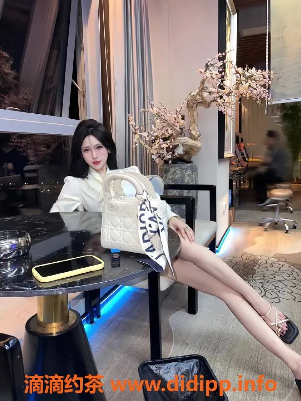 广州楼凤-天河楚楚，课费1600起，周到服务等你来体验