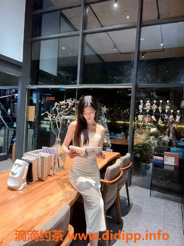 东莞楼凤-南城李思琪，700元超值体验！