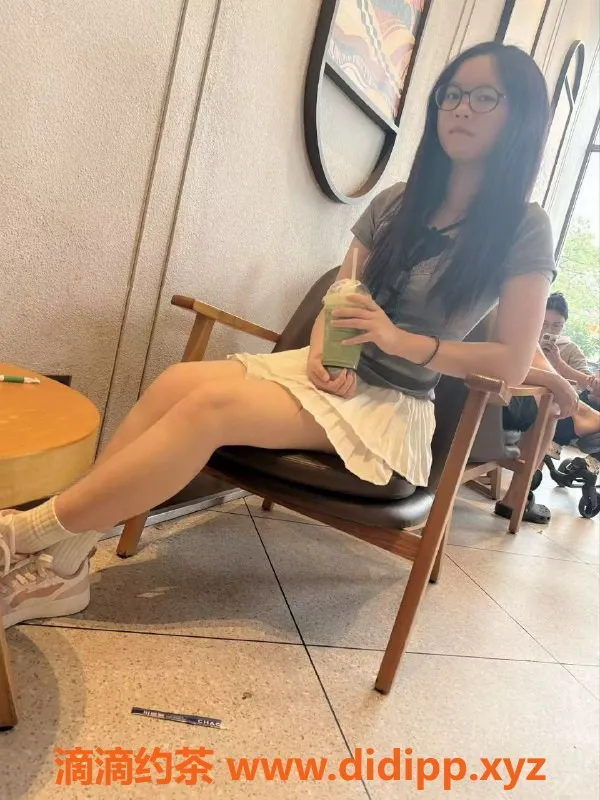 珠海楼凤-何禾-优雅气质、迷人服务，期待你的光临