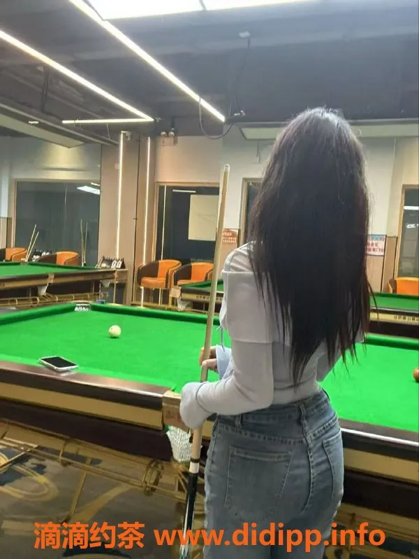 珠海楼凤资源信息,何禾-优雅气质、迷人服务，期待你的光临