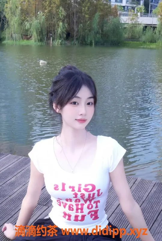 杭州楼凤-上城嫩妹小木汐，800元畅享舌吻与69服务