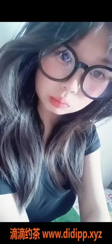 成都楼凤-成华区微坦嫩妹紫萱，170cm大奶服务超赞！