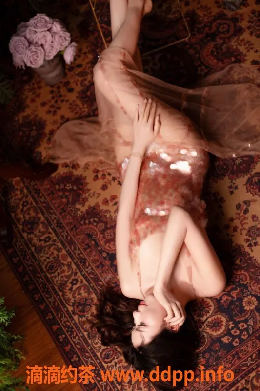 广州楼凤资源信息,天河御姐伊丽丝，超大胸8P鸳鸯浴服务