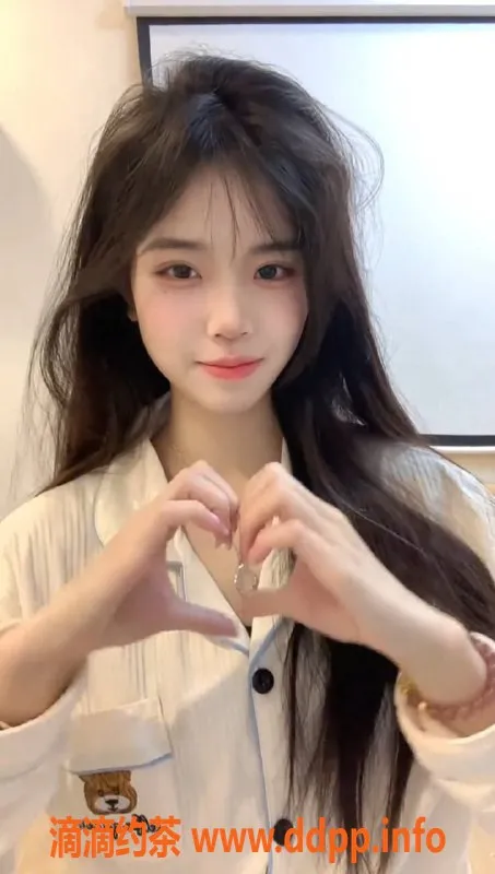 广州楼凤-荔湾婷婷上门服务，17PP嫩妹双飞体验