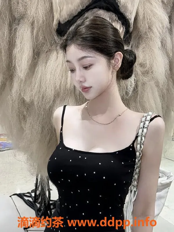 杭州楼凤资源信息,上城区天然C胸尤物爱上夏天，21岁火辣身材