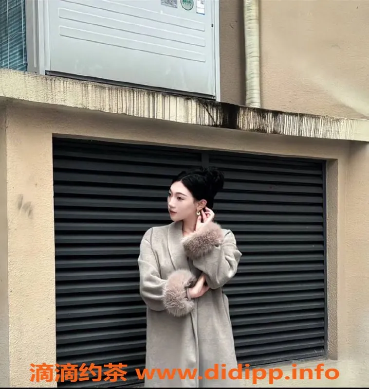 成都楼凤-武侯区依依，19岁 C罩杯嫩妹服务，7P起