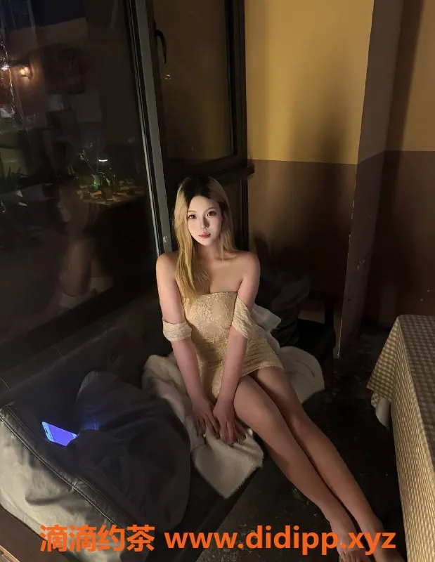 杭州楼凤-上城鱼鱼：丰满巨乳嫩妹，舌吻互舔体验！