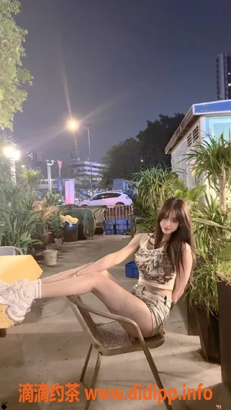 广州楼凤-天河甜甜，700元嫩妹一字马服务