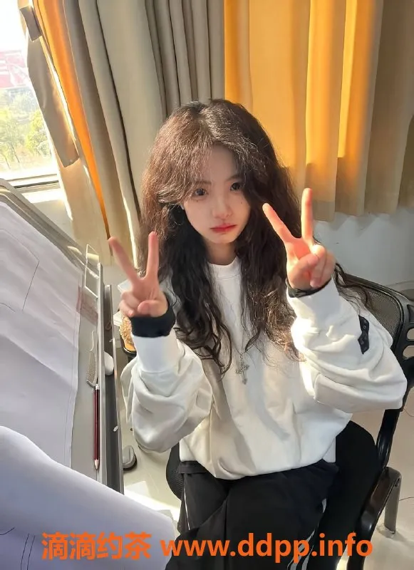 杭州楼凤-上城区困困，20岁大二美术生，魅力四射