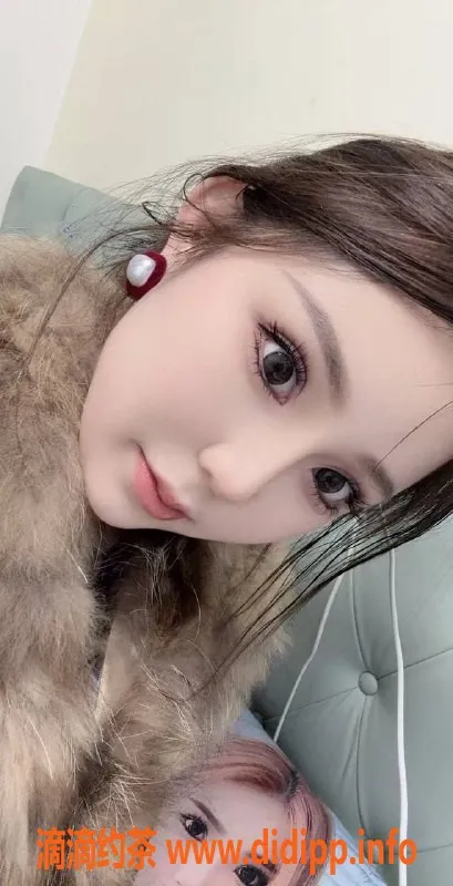 成都楼凤-武侯区小贝，嫩妹车服务，体验精彩之旅