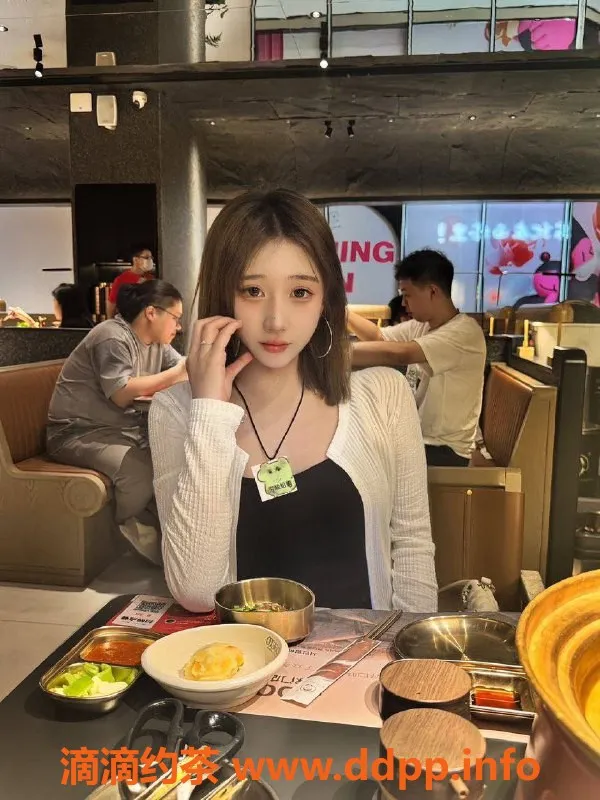 广州楼凤资源信息,广州天河小饼老师，800起蛇吻服务