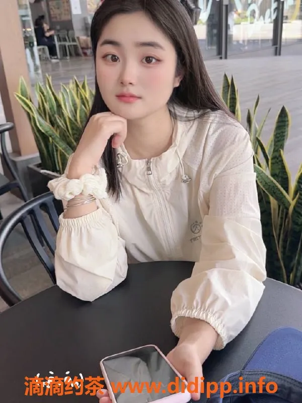 杭州楼凤资源信息,艺名小可，服务优质，预约请加微信！