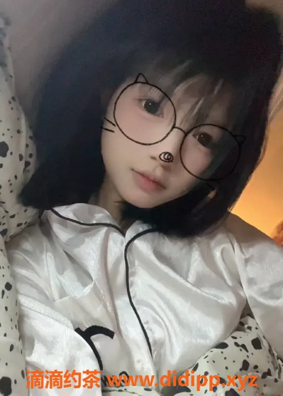 长沙楼凤资源信息,岳麓区小雪，18岁157cm，口舌吻服务