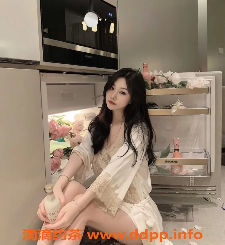 成都楼凤-武侯区御姐圆圆，160cm微胖，27岁特惠服务