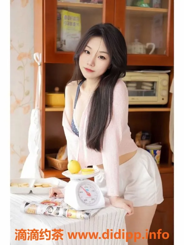 成都楼凤-武侯区御姐圆圆，160cm微胖，27岁特惠服务