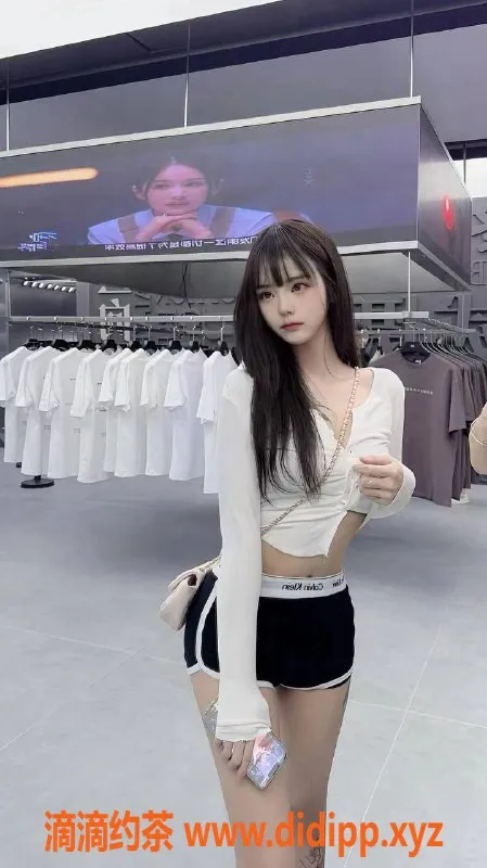 成都楼凤-武侯区嫩妹夏七七，19岁，160cm，6P起步