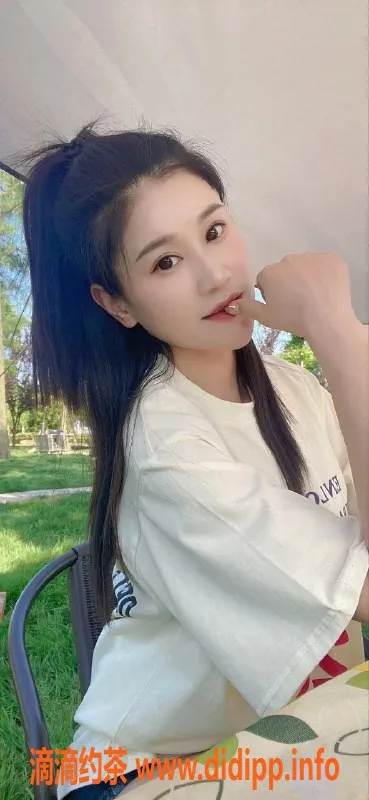 成都楼凤-春熙路26岁罗拉，170cm大长腿，超值6P优惠！