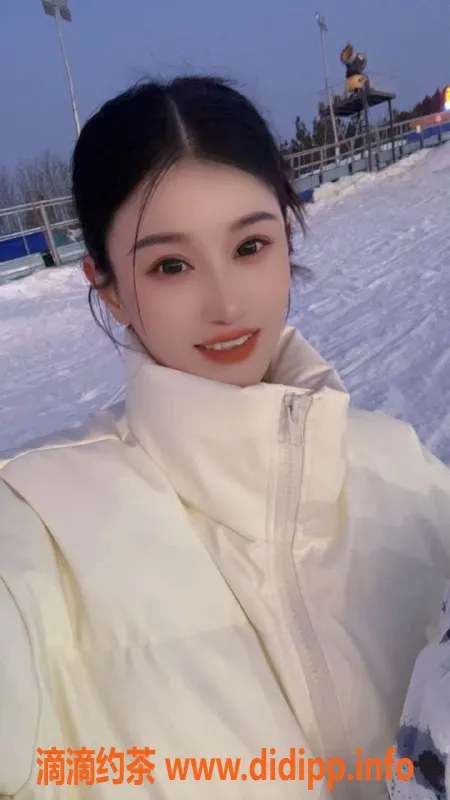 成都楼凤-春熙路26岁罗拉，170cm大长腿，超值6P优惠！