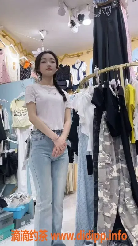 广州楼凤-天河菲菲，6P御姐，舌吻双飞等你来享受！