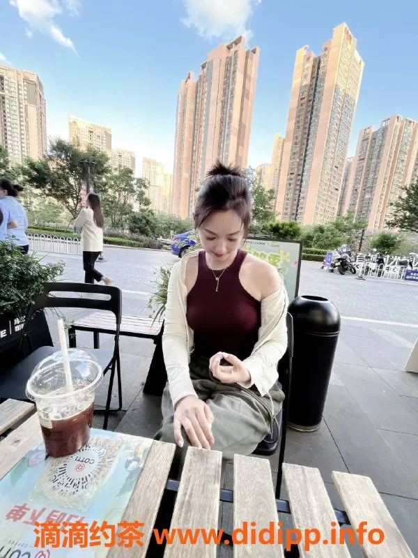 成都楼凤-28岁嘉嘉，青羊区高颜值代聊服务，160cm 100斤