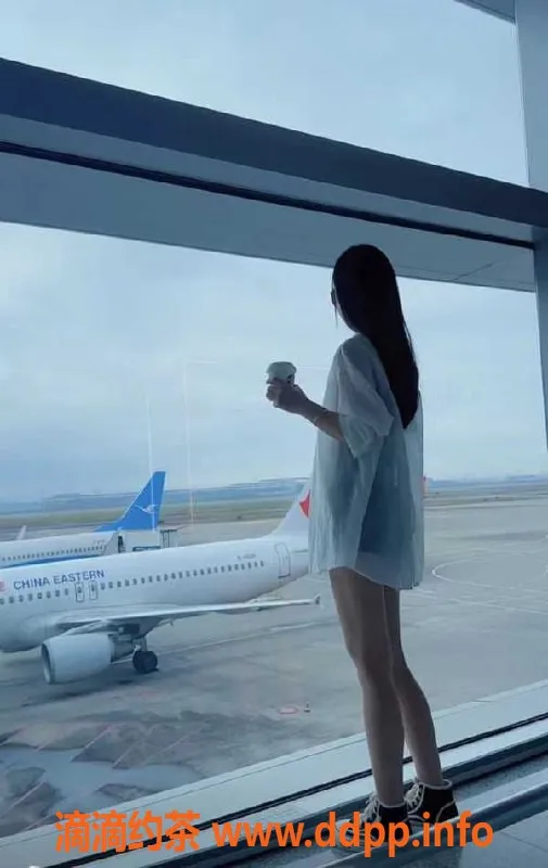 深圳楼凤-龙华极品穴紧菲儿 25岁 165cm 600元40分钟