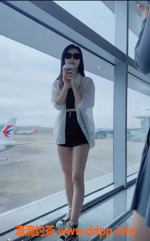 深圳楼凤资源信息,龙华极品穴紧菲儿 25岁 165cm 600元40分钟