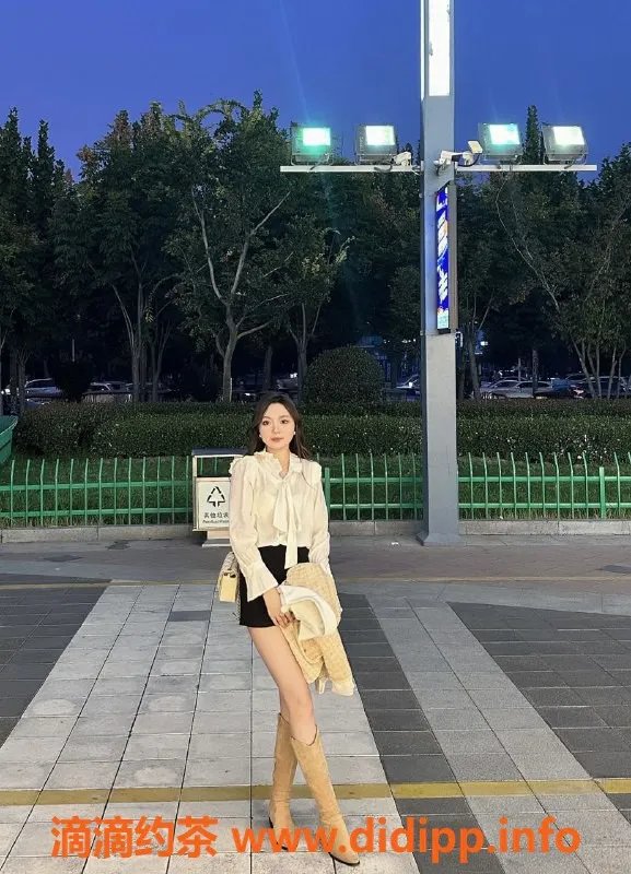 西安楼凤-高新区荟荟，22岁169高挑妹子，服务多样