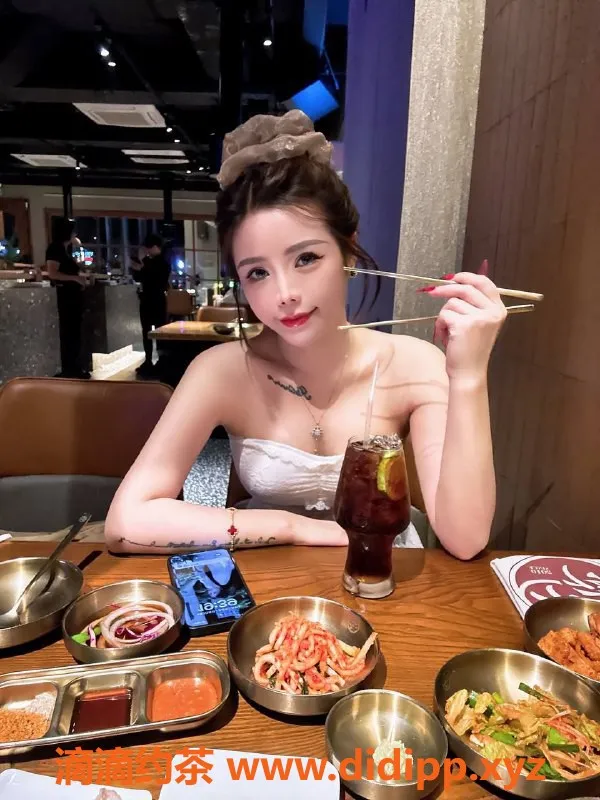 西安楼凤-高新区甄妮妮，162cm，97斤，28岁服务，洗吹做700起