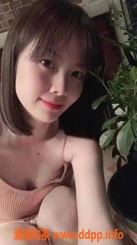 深圳楼凤-龙岗新人下海三三27岁全套450元优惠服务