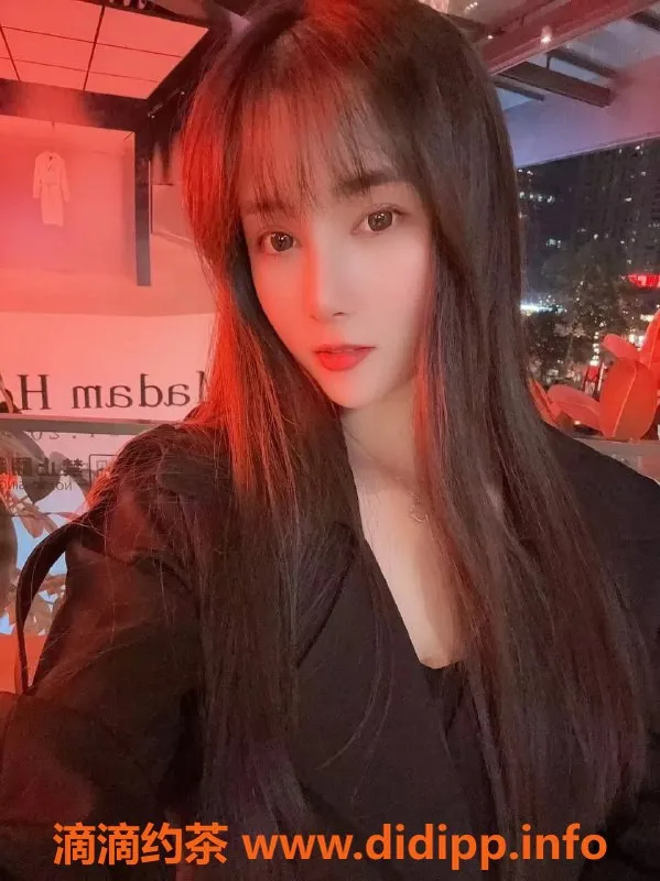 成都楼凤-高新区鹿鹿，颜值车，高性价比女友车服务