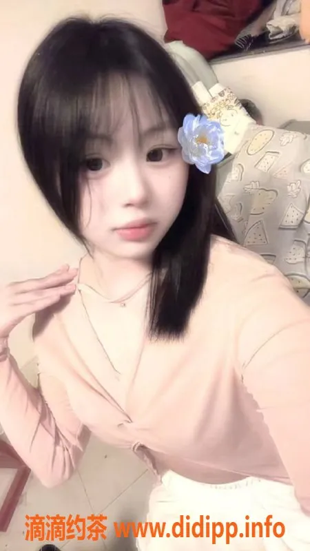 成都楼凤-成都嫩妹啾啾，年龄18岁，500元体验服务