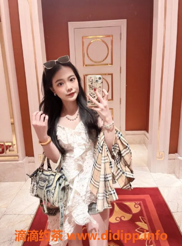 广州楼凤-白云小妮，嫩妹上门鸳鸯浴，8P体验！