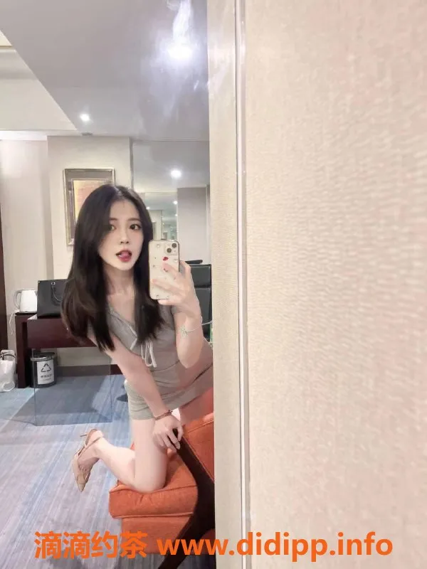 广州楼凤-白云小妮，嫩妹上门鸳鸯浴，8P体验！