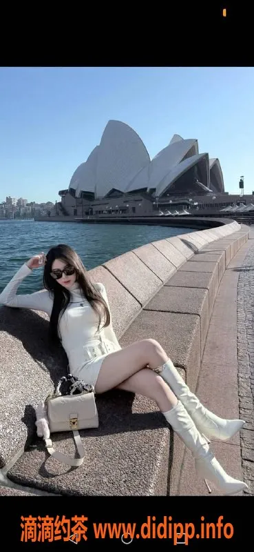 重庆外围-重庆赵露思，18岁花式调情楼凤，服务超赞！