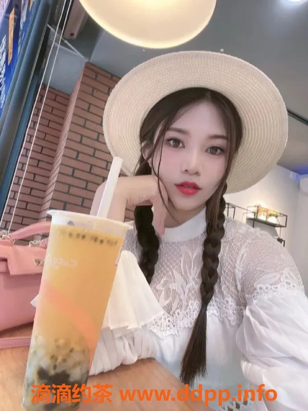 广州楼凤-白云依依，700p大胸妹，火热服务来袭！